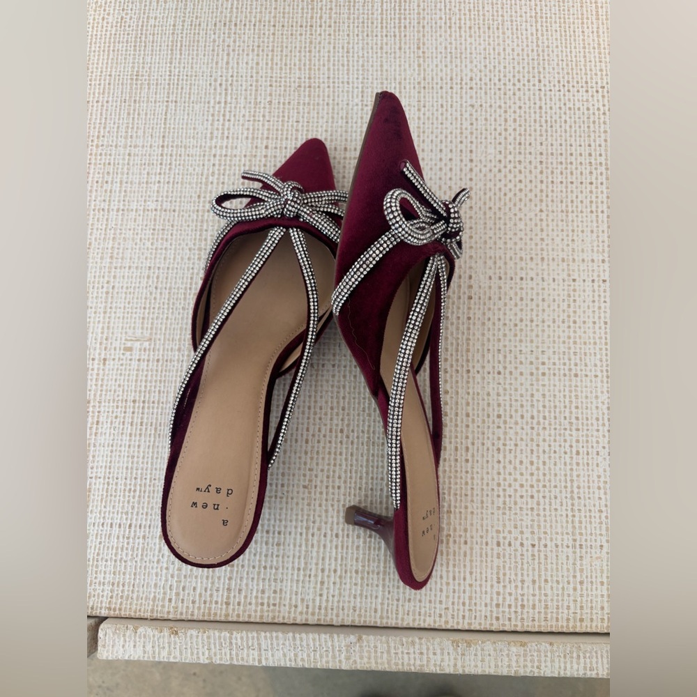 Target Women’s Gwen Rhinestone Bow Heels - Picture 5 of 5